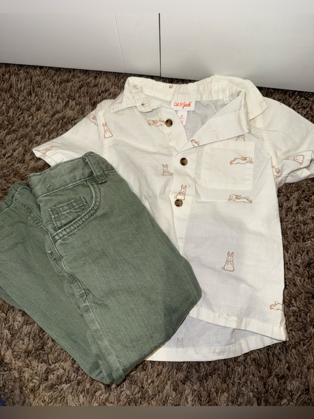 Cat & Jack White Short-Sleeve Button-Up Shirt with Tan Bunny Print